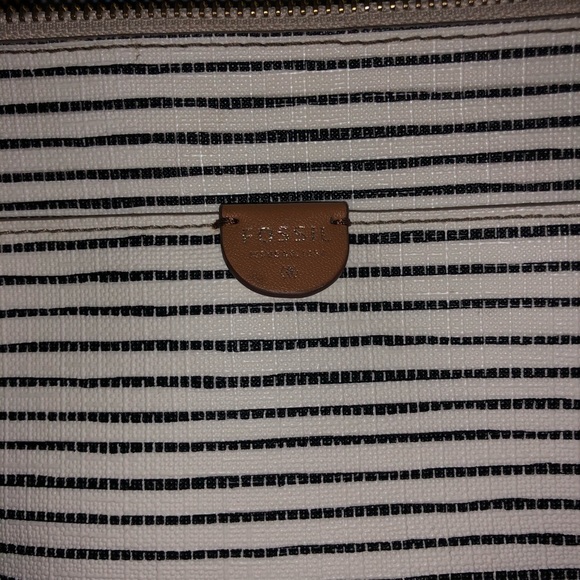 Fossil Crossbody - Picture 8 of 9